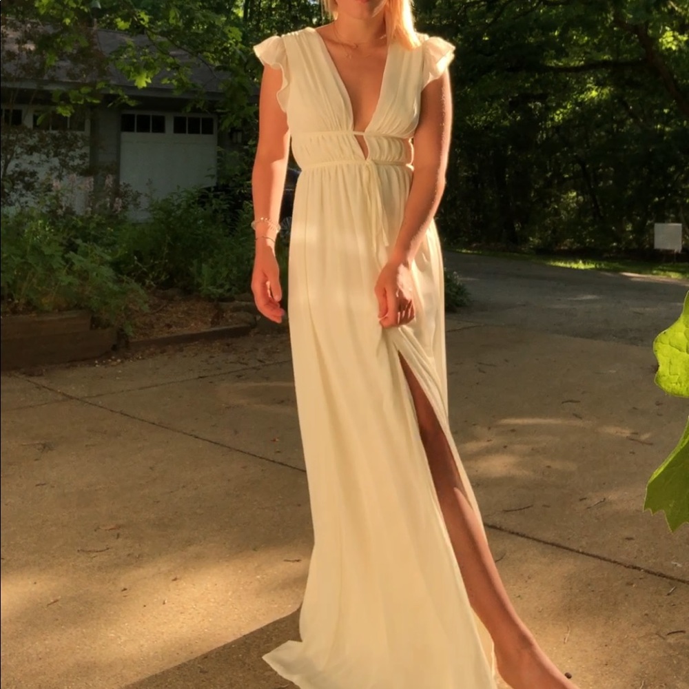 NEVER WORN Lulus I’m All Yours Cream Ruffle Dress